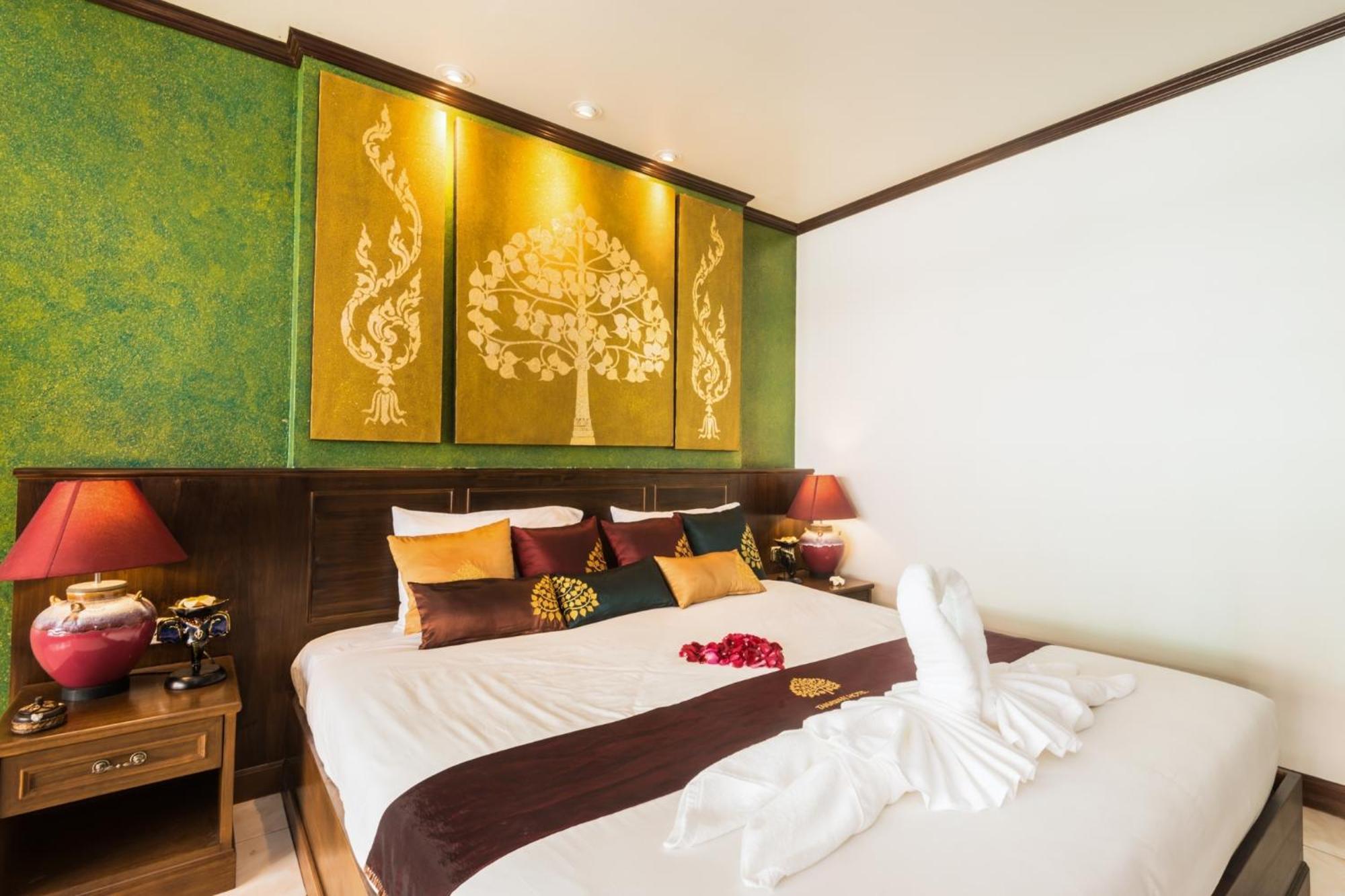 Tanawan Phuket Hotel Exterior photo